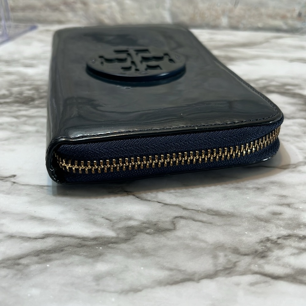 Tory Burch Midnight Blue Patent Leather Zip Continental Wallet Tory Logo GUC - Picture 5 of 13